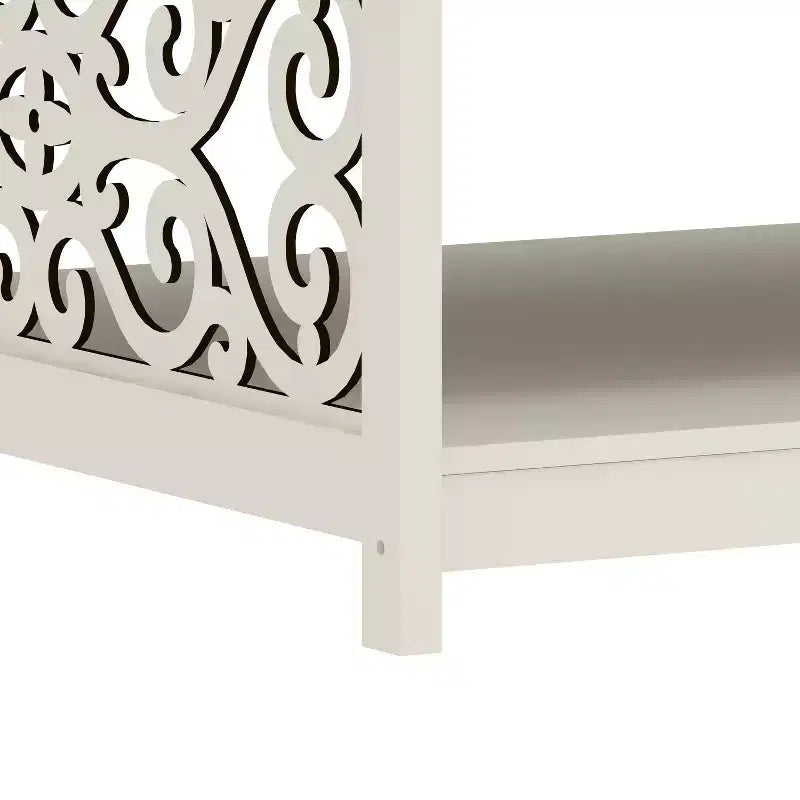 Tavolino da Caffè Quadrato con Pannelli Decorativi Intagliati e Ripiano Inferiore, 88.6 cm