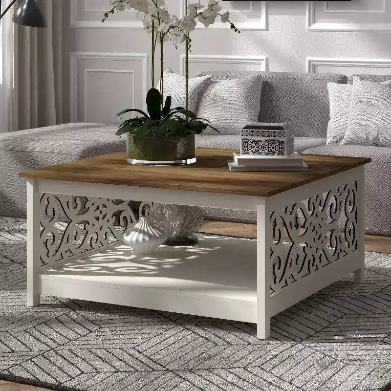 Tavolino da Caffè Quadrato con Pannelli Decorativi Intagliati e Ripiano Inferiore, 88.6 cm