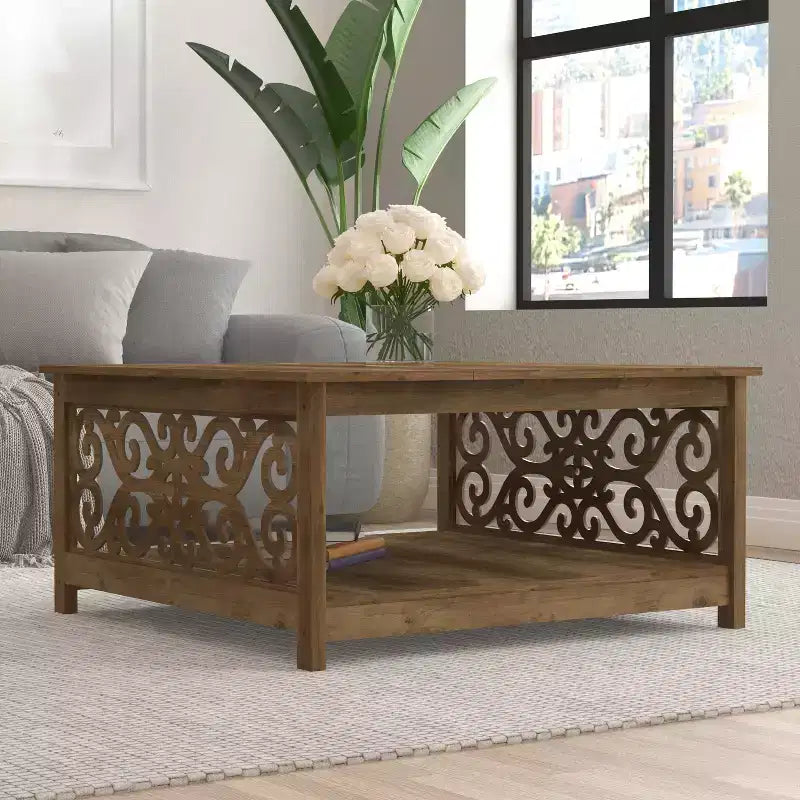 Tavolino da Caffè Quadrato con Pannelli Decorativi Intagliati e Ripiano Inferiore, 88.6 cm