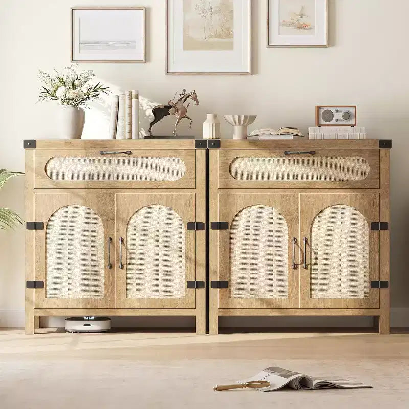 Madia credenza in legno naturale con ante in rattan, cassetto e ripiano regolabile