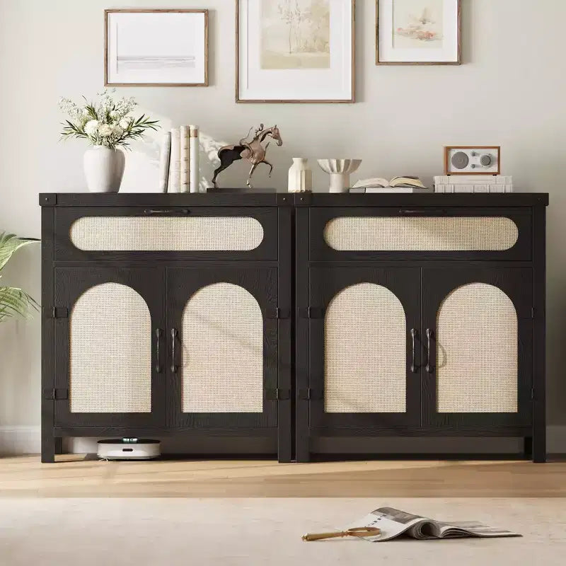 Madia credenza in legno naturale con ante in rattan, cassetto e ripiano regolabile