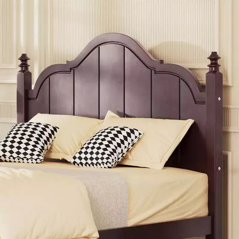 Letto a piattaforma matrimoniale vintage in legno massiccio con testiera e supporto a doghe